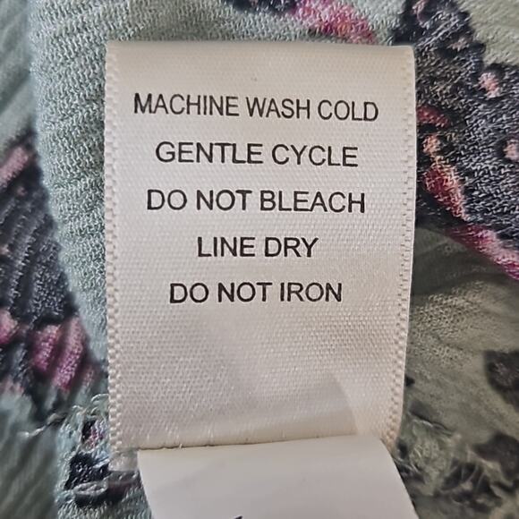 Self Esteem Green Floral Keyhole Sleeveless Crinkle Top Sz Medium - Picture 10 of 10